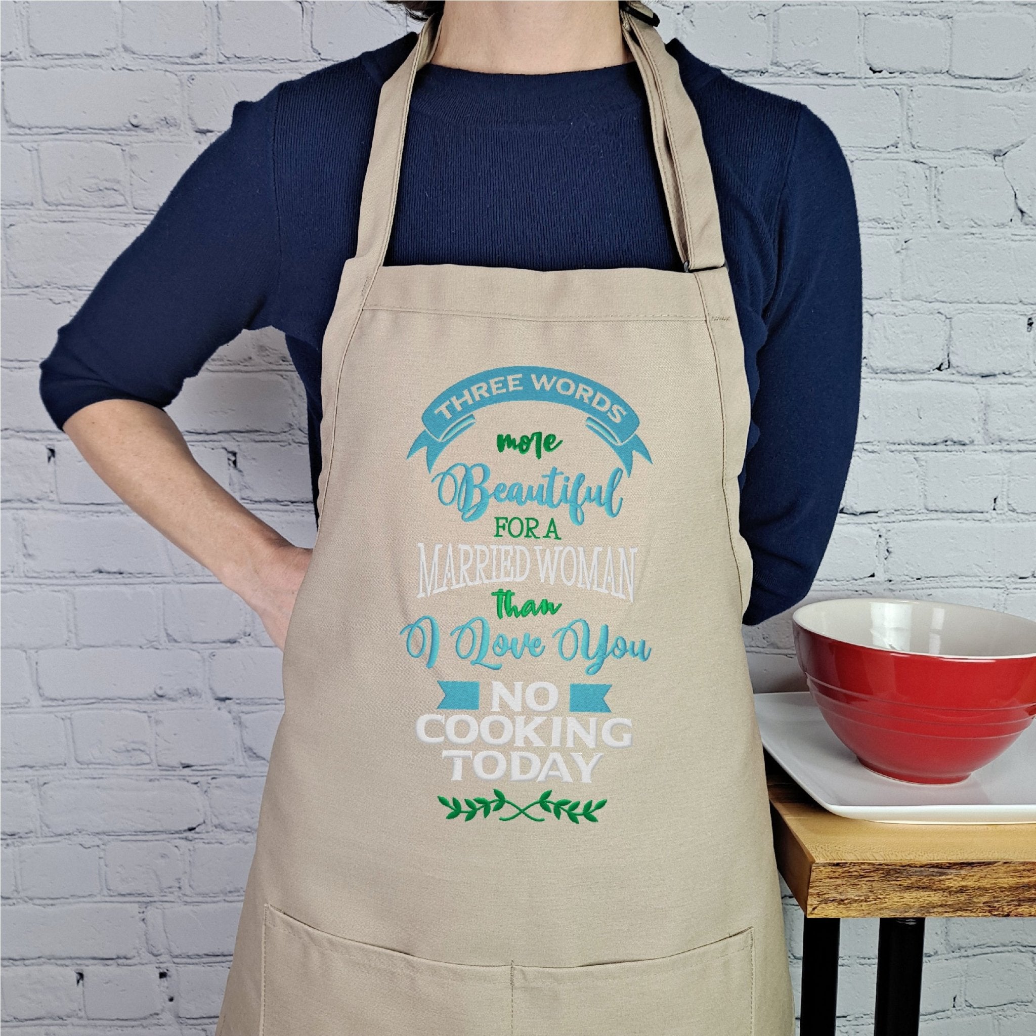 {{product_title}} – {{color}} embroidered kitchen apron