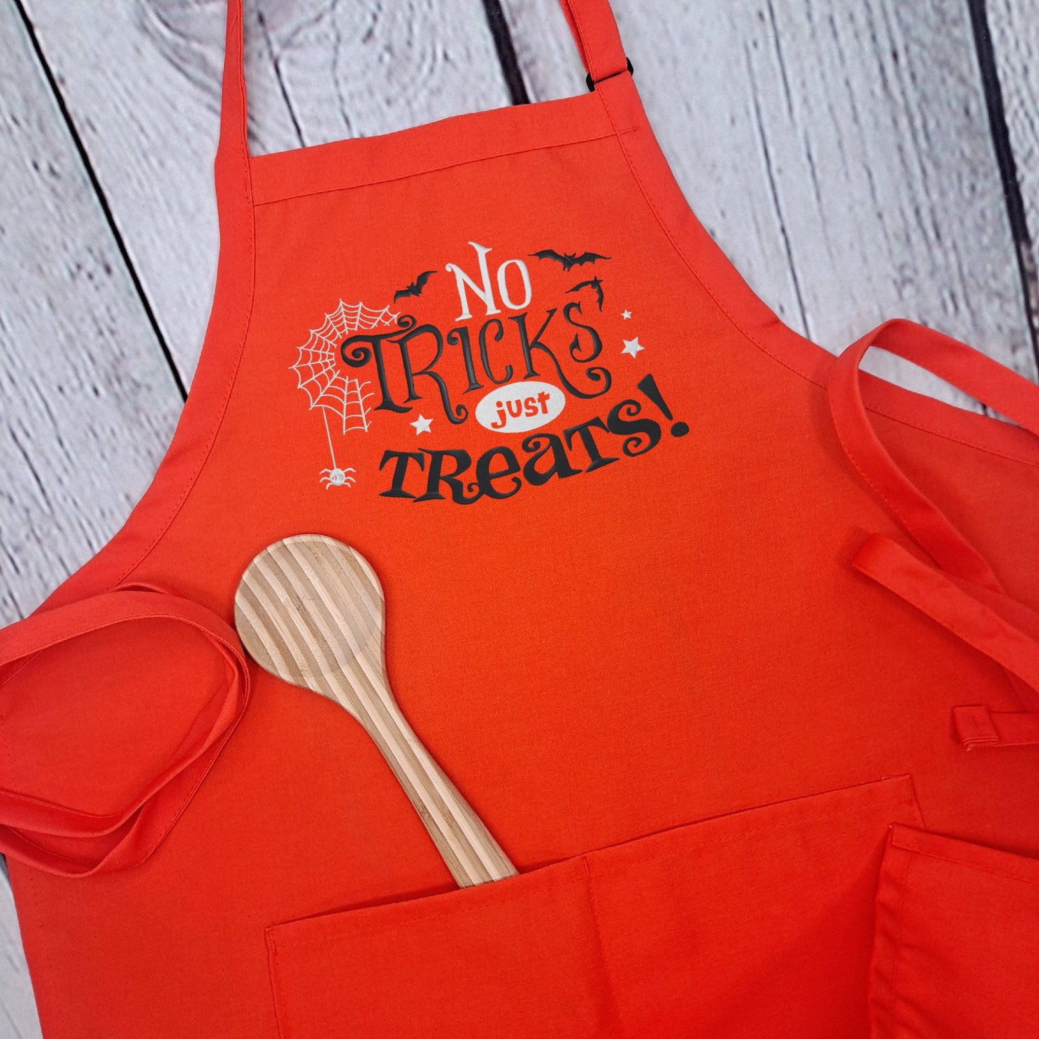 {{product_title}} – {{color}} embroidered kitchen apron