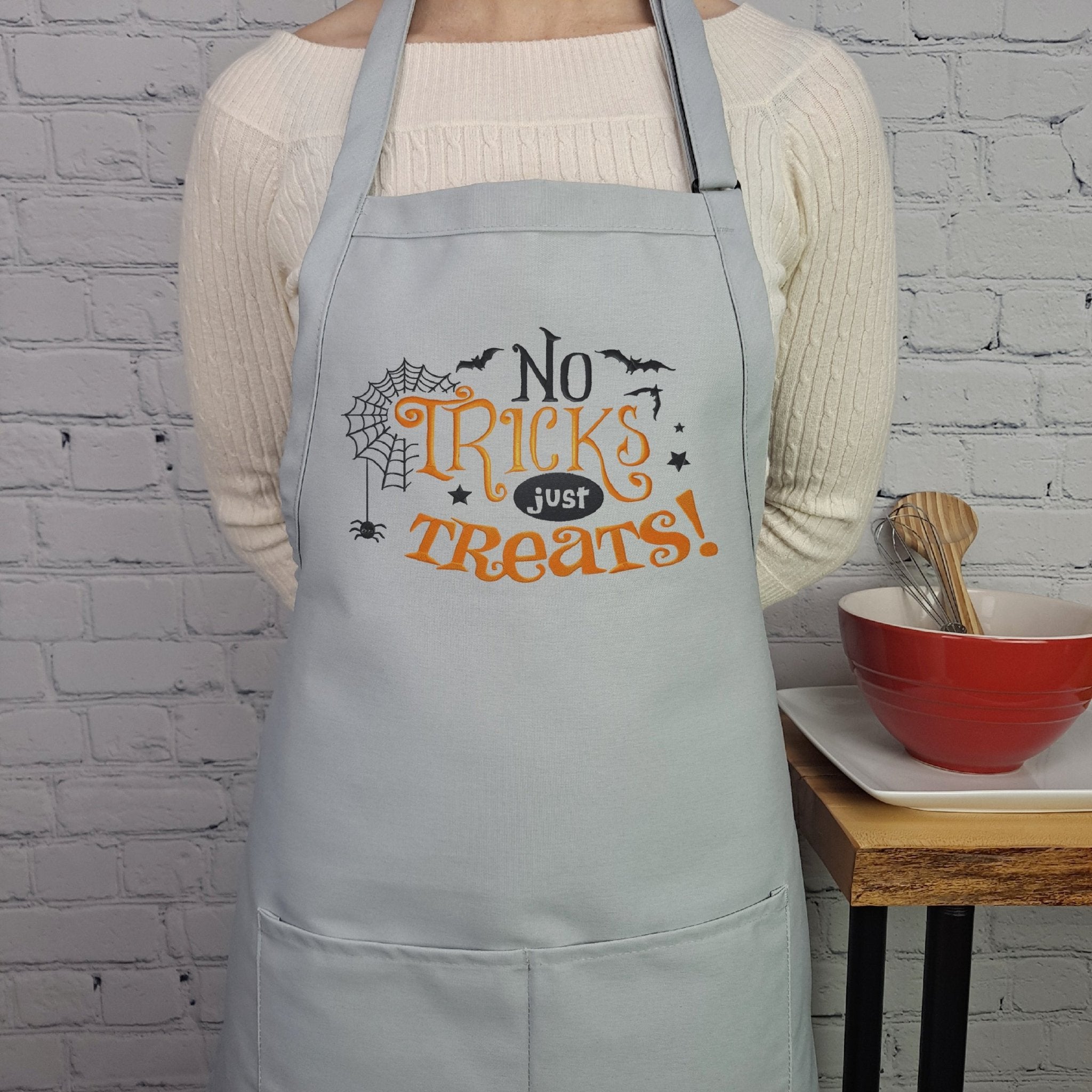 {{product_title}} – {{color}} embroidered kitchen apron